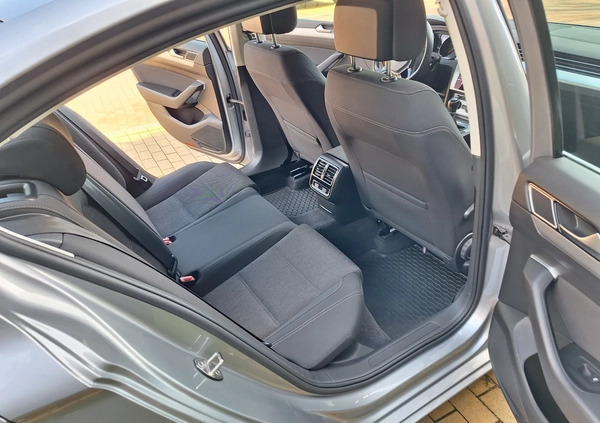 Volkswagen Passat cena 72000 przebieg: 164000, rok produkcji 2019 z Żary małe 781